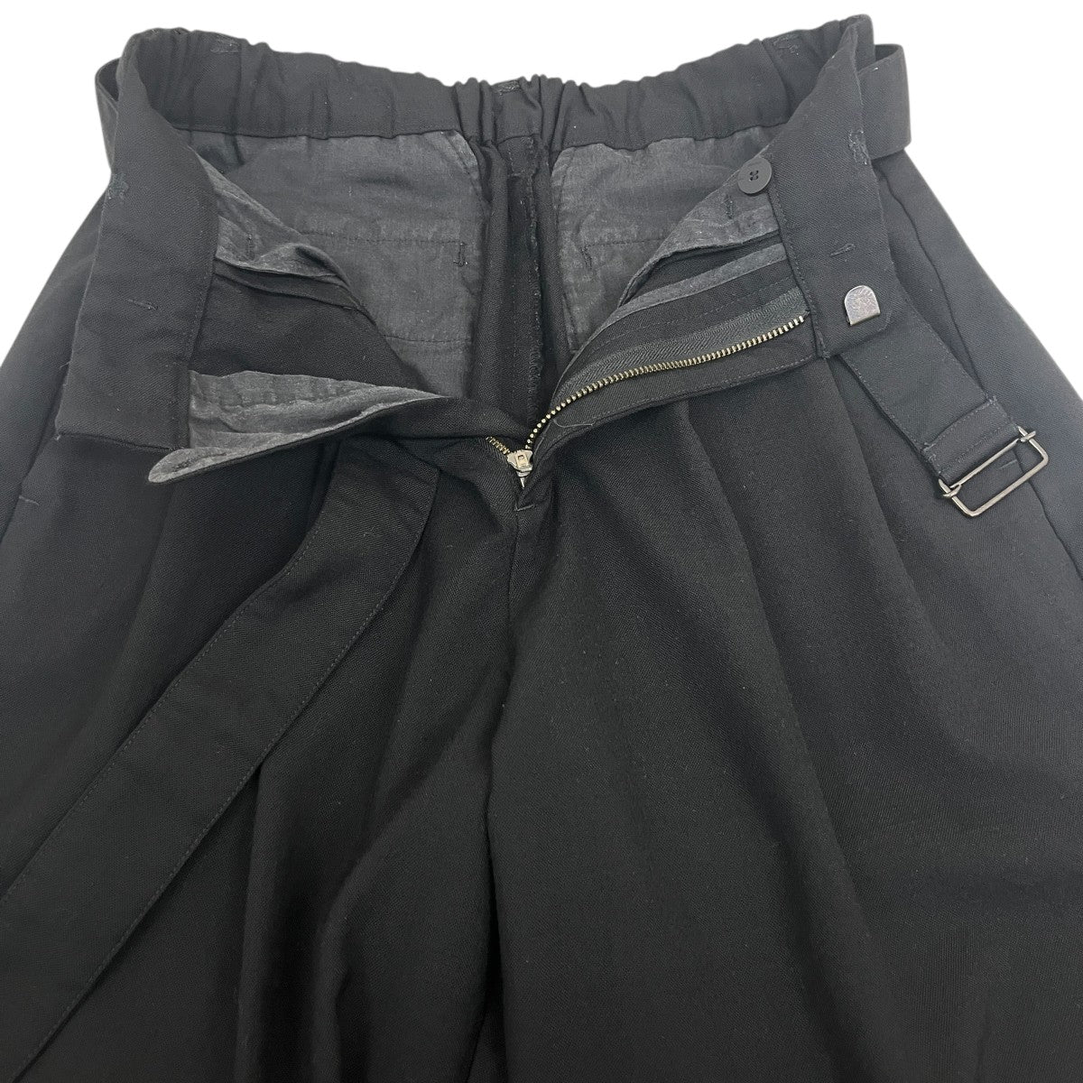 HARD TWISTED WOOL TROPICAL BELTED PANTSベルト付パンツAP21-016