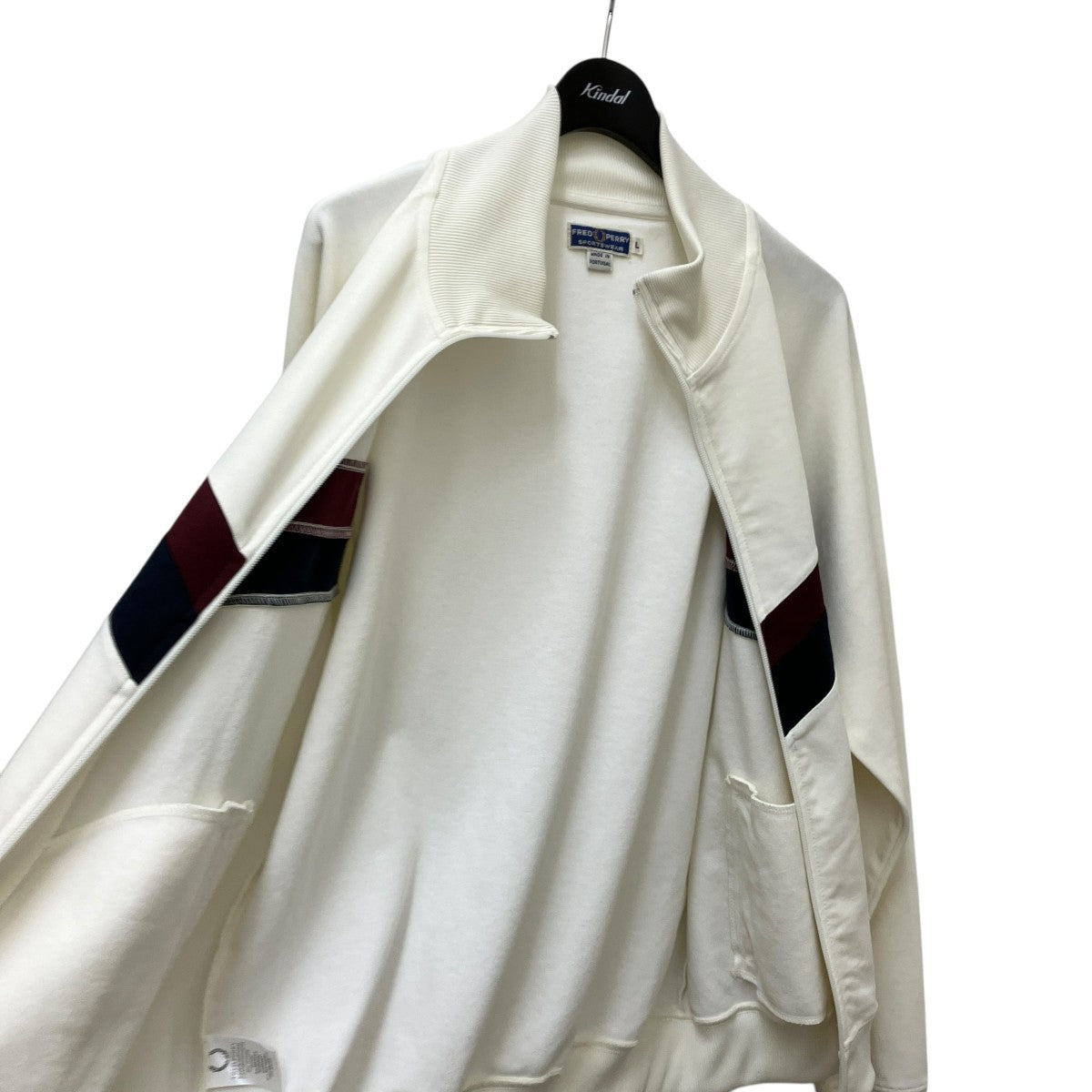 FRED PERRY トラックジャケット オフホワイト FRED PERRY(フレッドペリー) トラックジャケットをご紹介致し