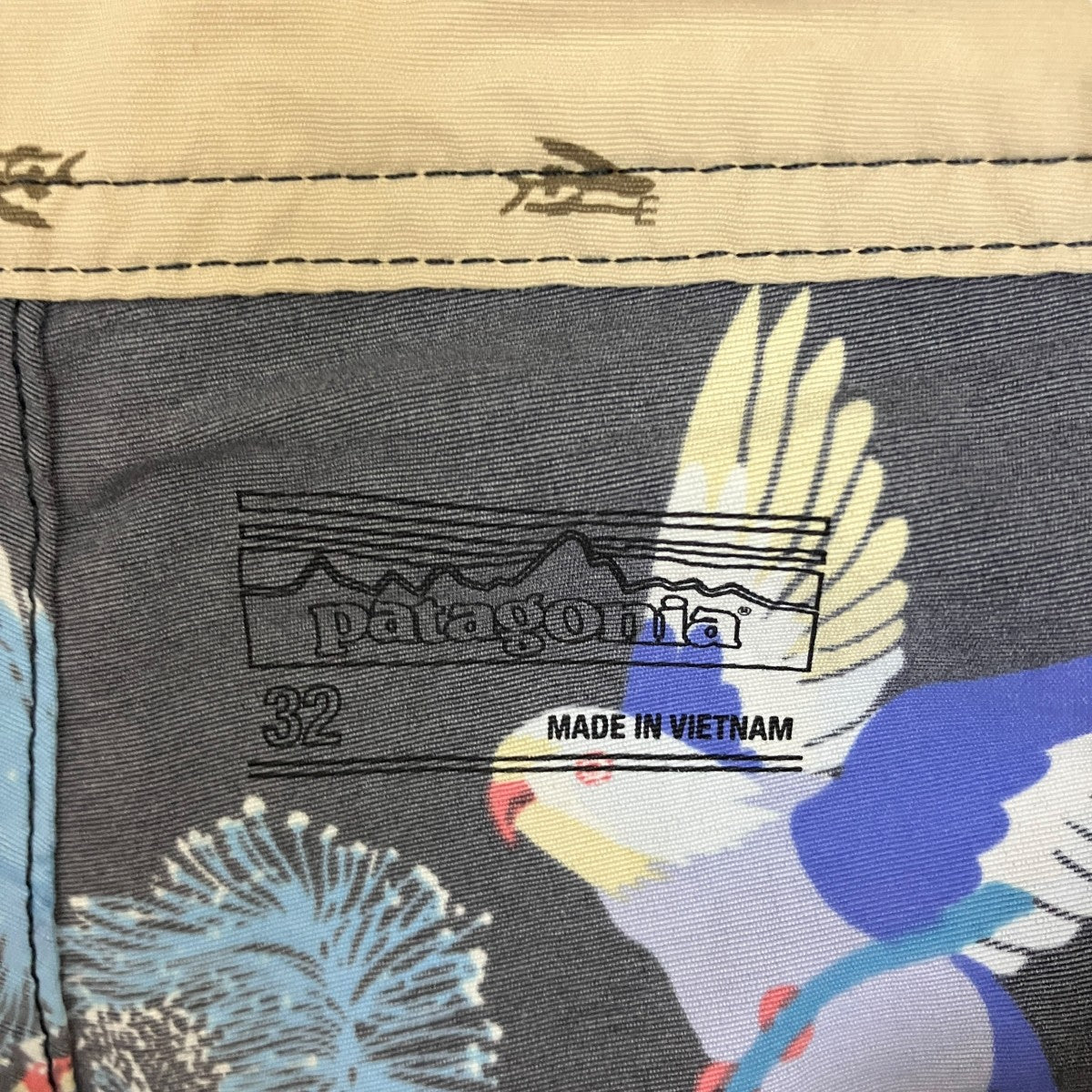 Patagonia(パタゴニア) 鳥総柄サーフショーツ ブラック サイズ