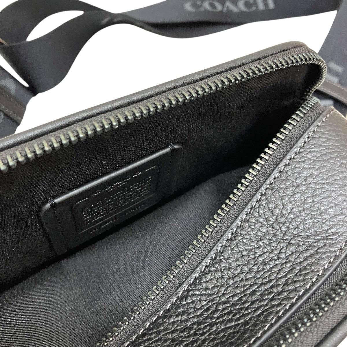 【未使用級 保存袋付 】コーチ　ワイアット　クロスボディバッグ　CM113　黒 COACH(コーチ) ワイアット クロスボディショルダーバッグCM113