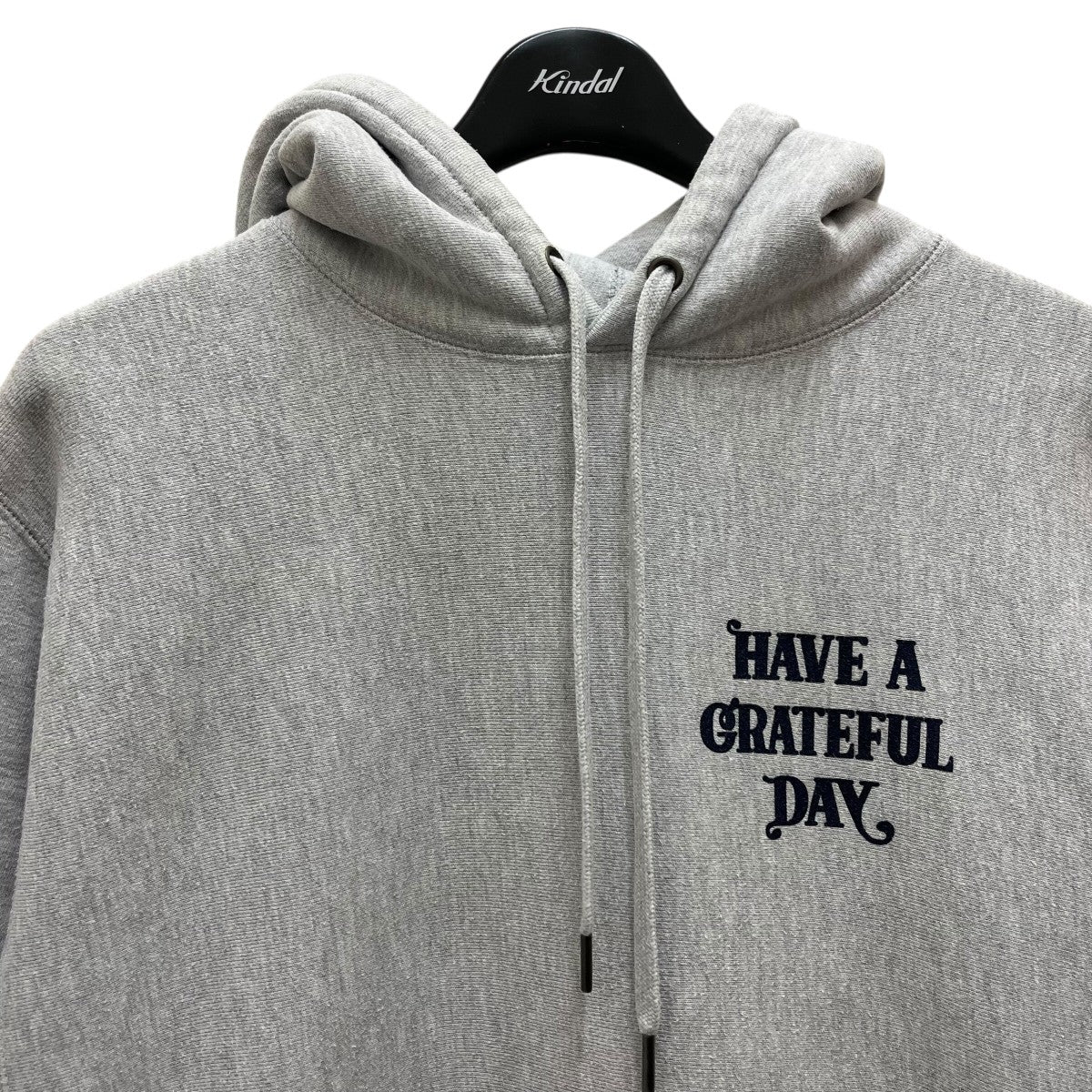 グレー フード付きパーカー \"HAVE A GRATEFUL DAY\" HAVE A GRATEFUL DAY ハブアグレイトフルデイ / HOODIE