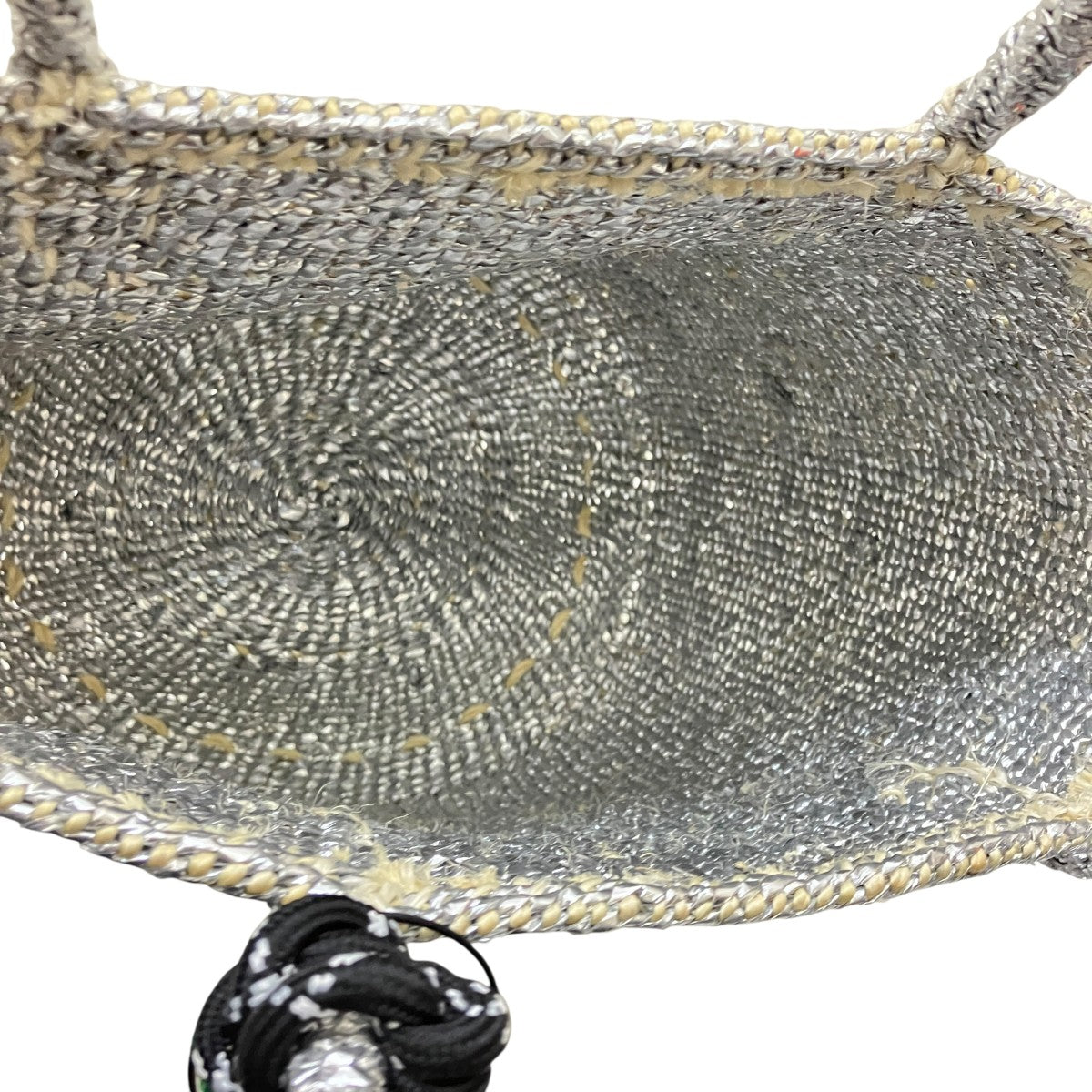 meongblue(メオンブルー) チャーム付きかごバッグ シルバー｜【公式