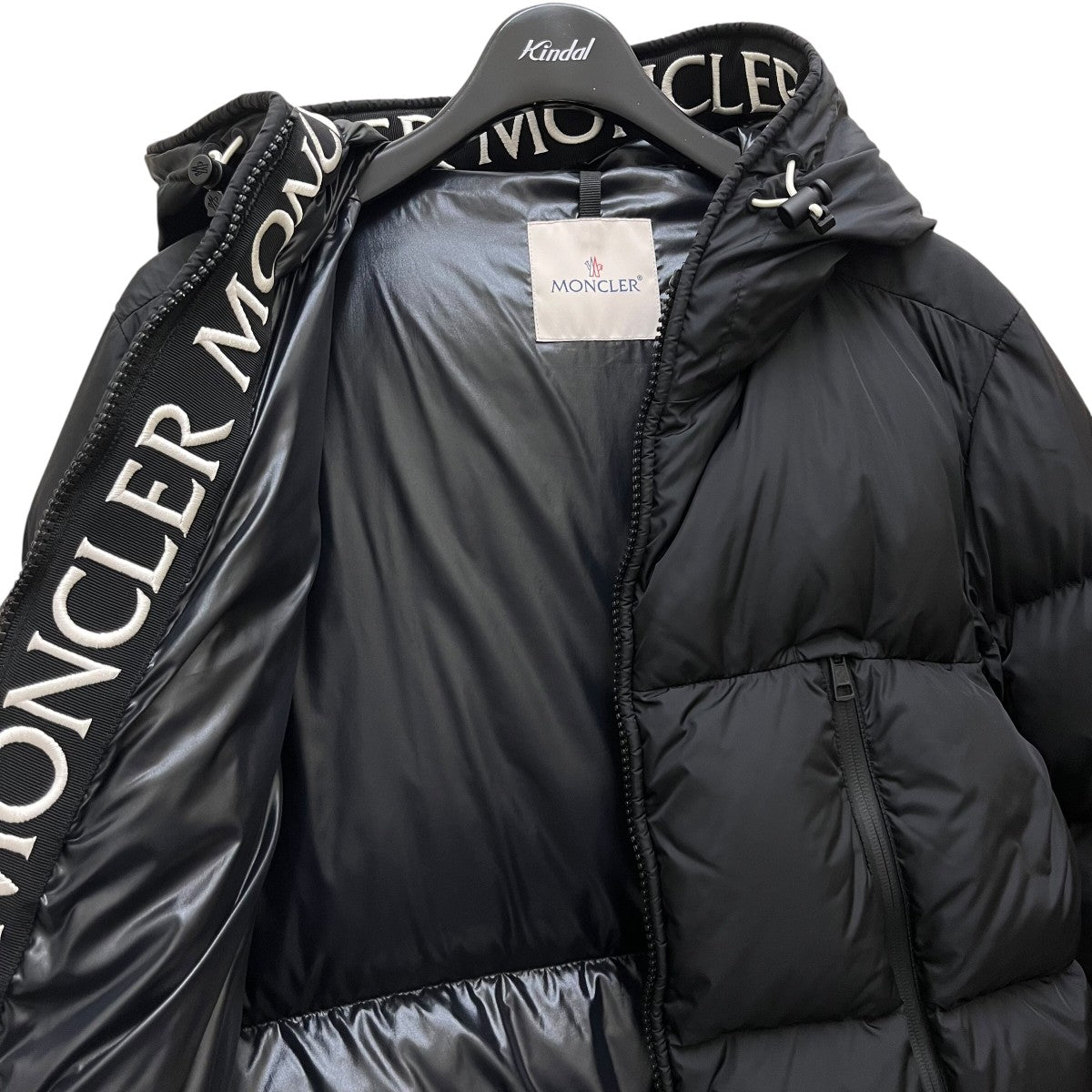 MONCLER(モンクレール) MONTCLAダウンジャケットH20911B56900 C0300