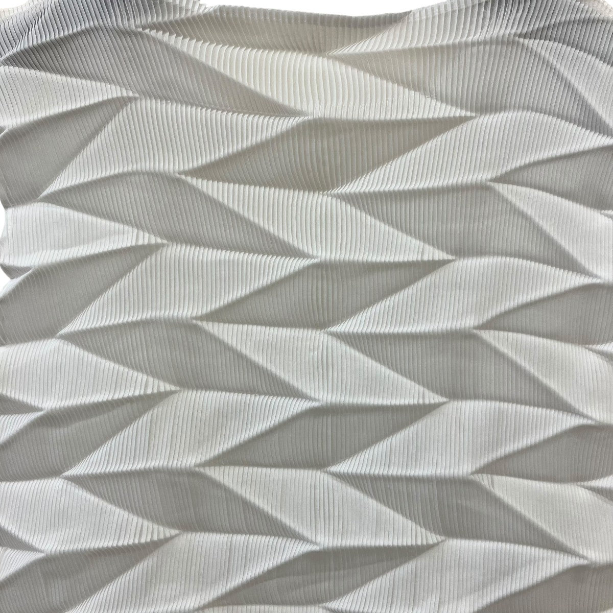 me ISSEY MIYAKE(ミーイッセイミヤケ) プリーツタンクトップMI41FR471