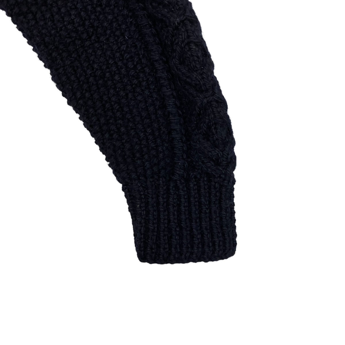 ケーブルニット