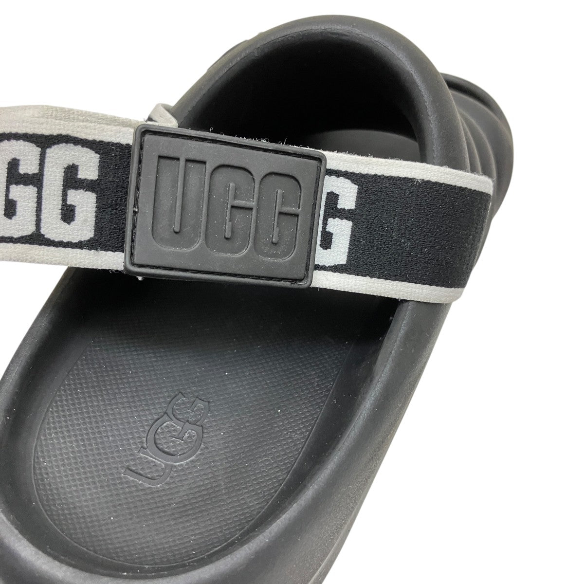 UGG(アグ) 厚底サンダル ブラック サイズ M7｜【公式】カインドオル