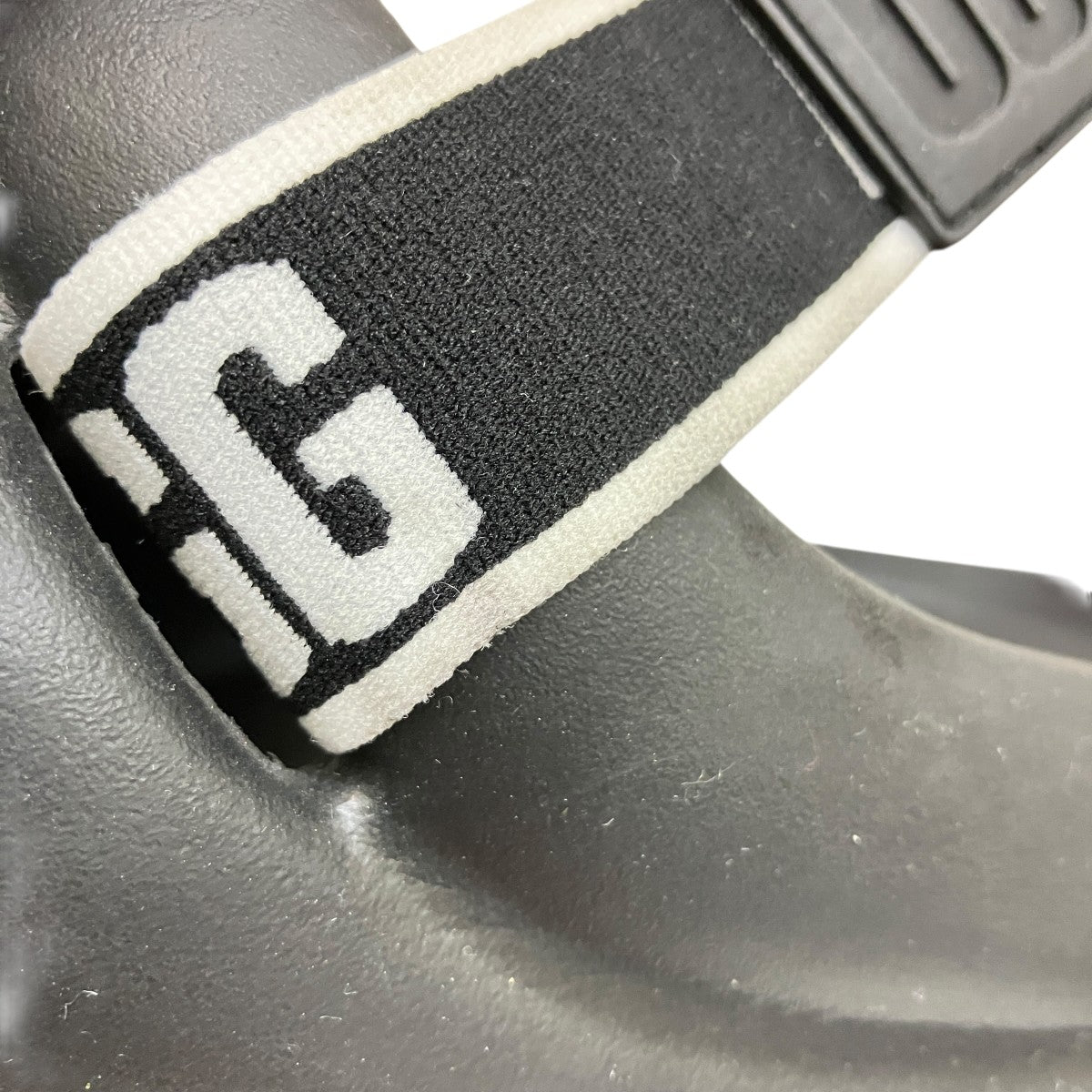 UGG(アグ) 厚底サンダル ブラック サイズ M7｜【公式】カインドオル