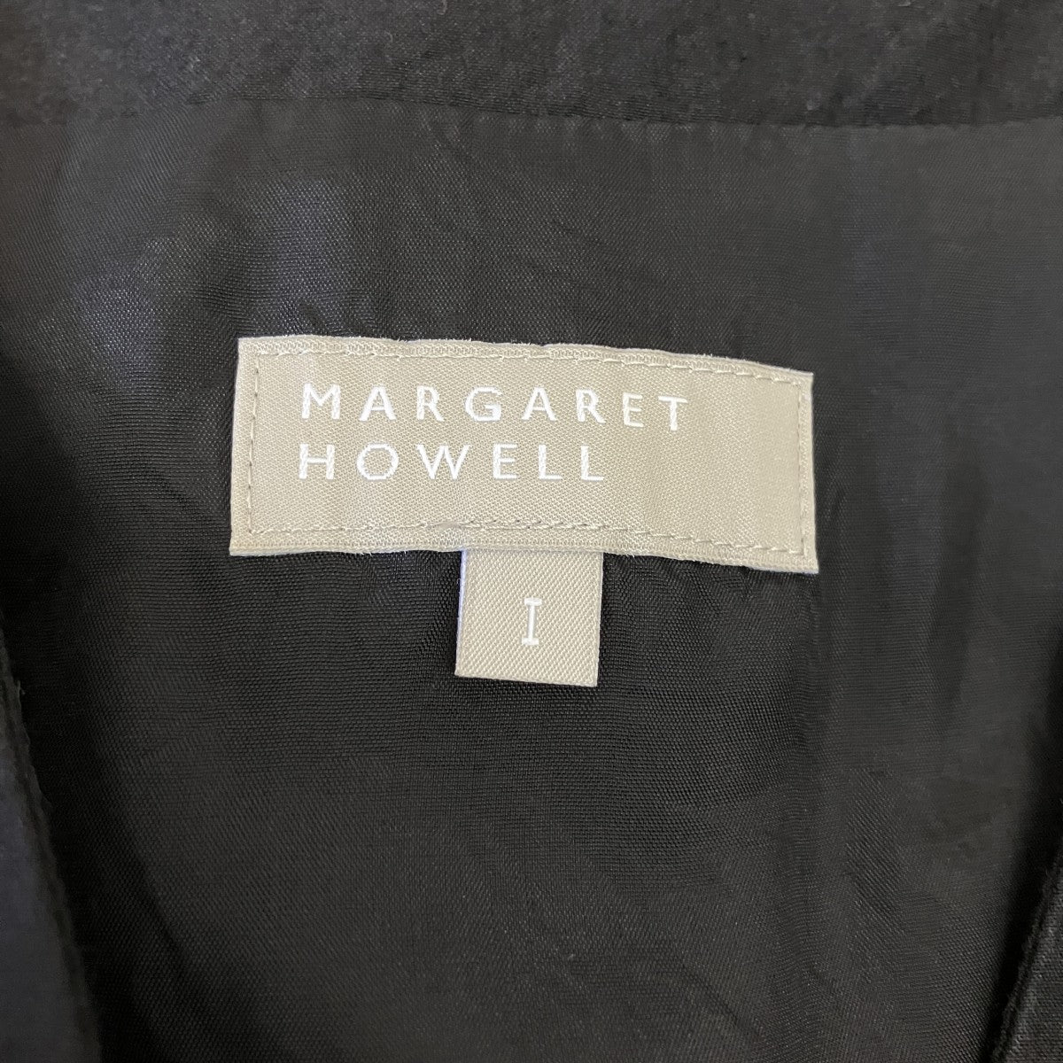MARGARET HOWELL(マーガレットハウエル) Vネックワンピース578-257306
