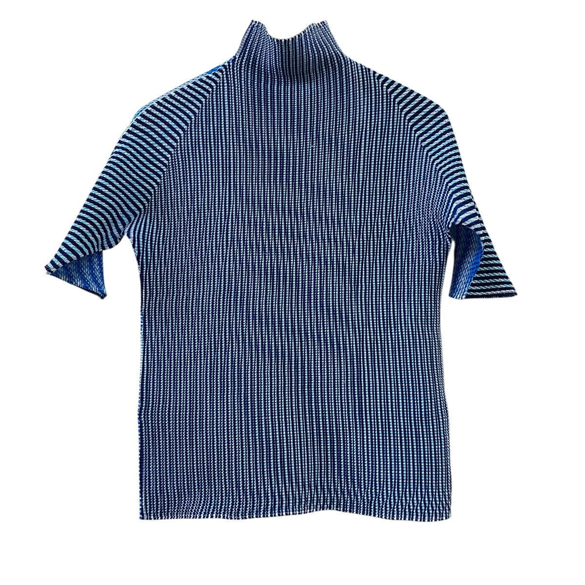 ISSEY MIYAKE 半袖プリーツカットソーPP16FK215 古着・中古-2枚目のアイテム画像