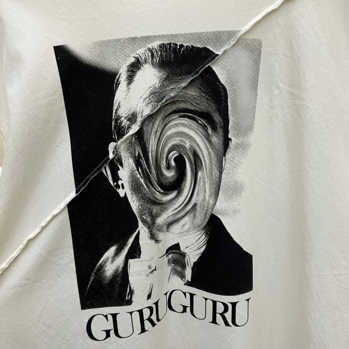 24AWMEN’S PRE-COLLECTION スパイラル切替TEE GURUGURUプリントTシャツUP2D4809-1