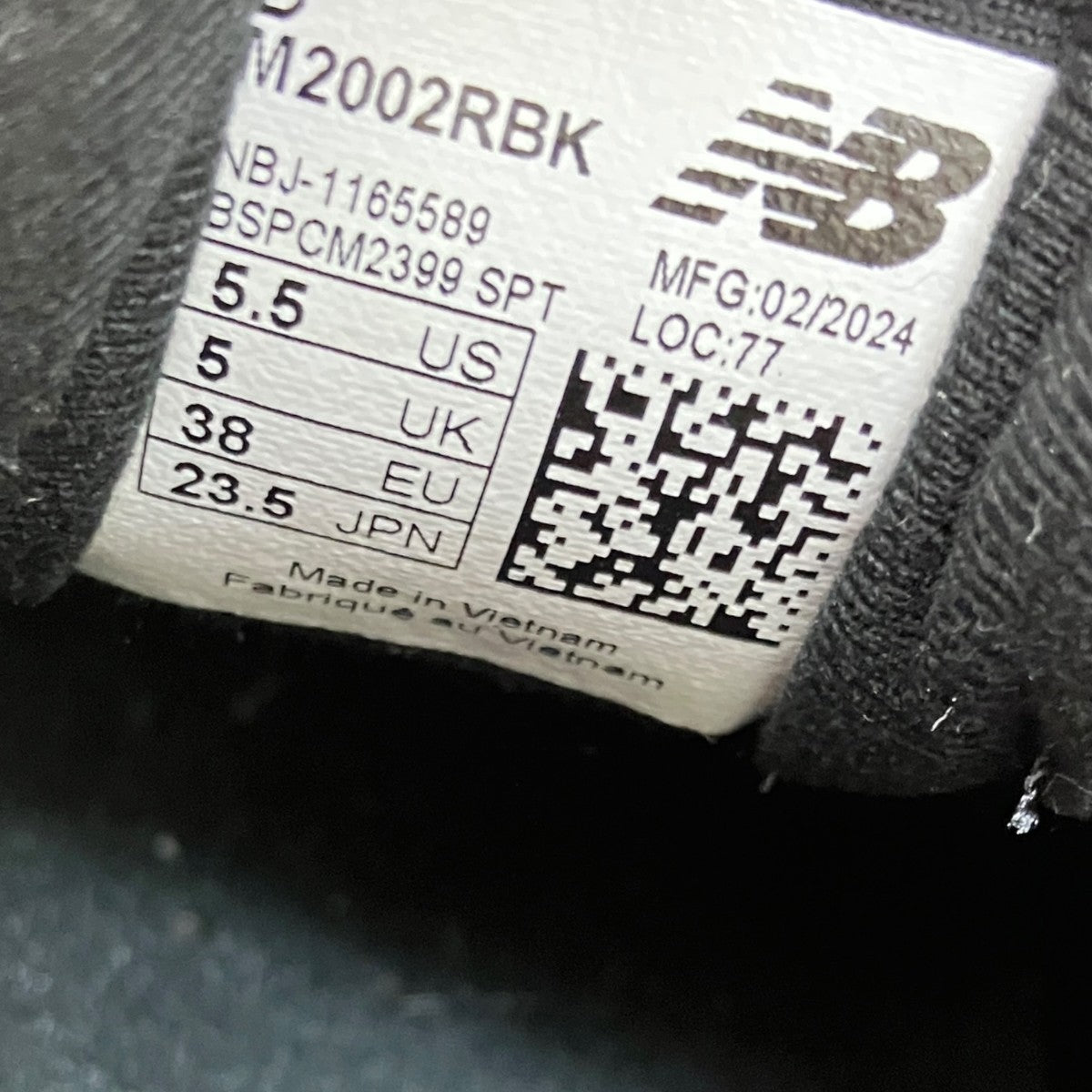 ローカットスニーカーM2002RBK