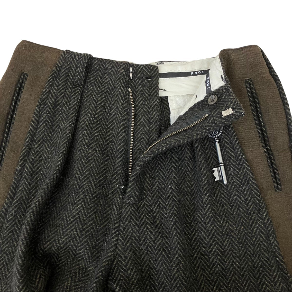 22AWチャーム付ヘリンボーンツイードワイドパンツKool 22KO-AW14