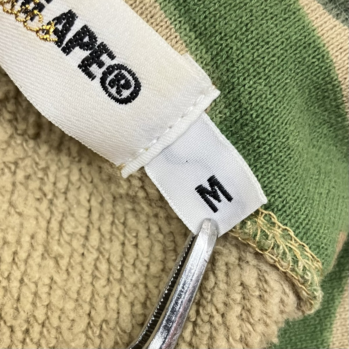 ジップアップパーカー