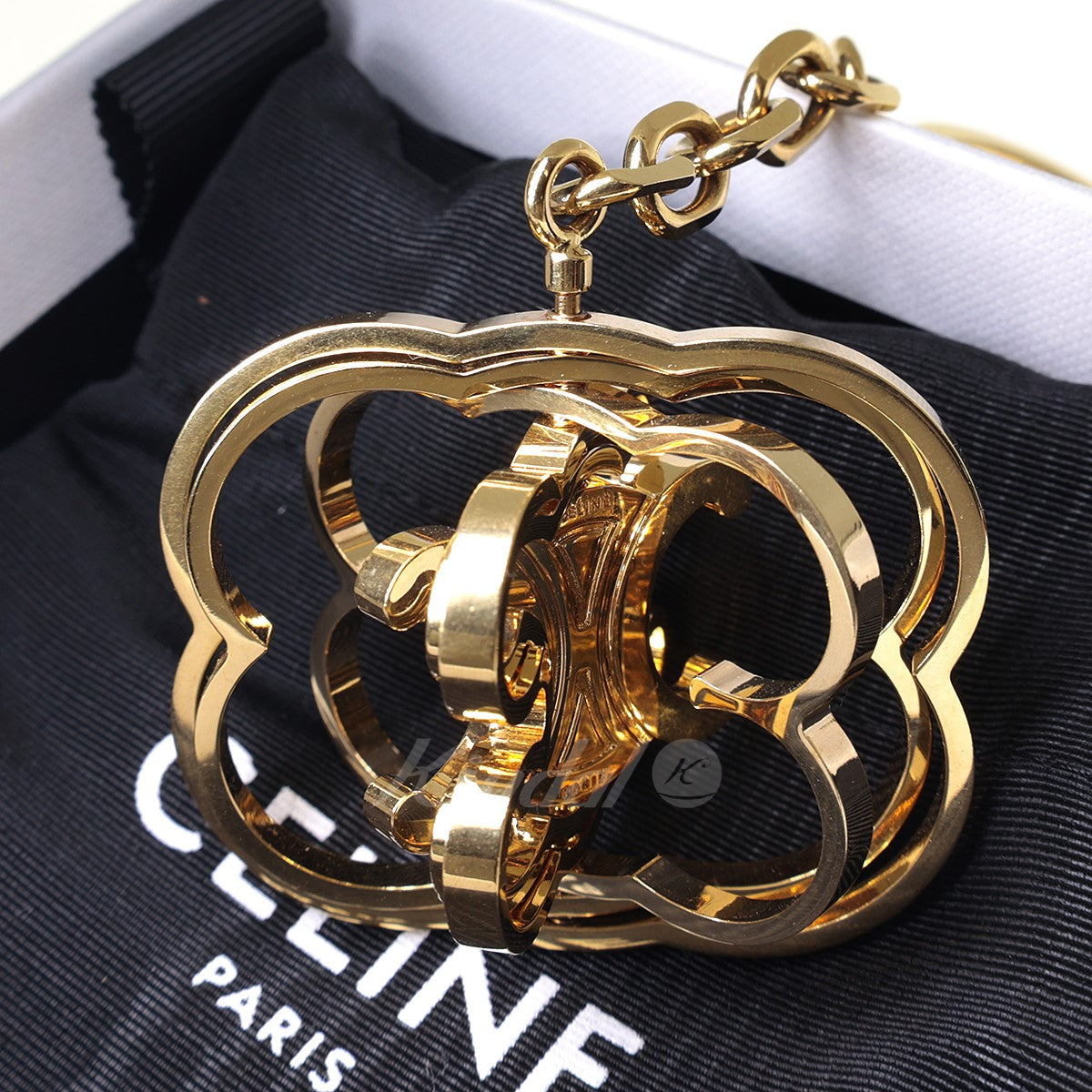 CELINE(セリーヌ) キーリング トリオンフヘリックスチャーム TRIOMPHE HELIX CHARM IN BRASS  ゴールド｜【公式】カインドオルオンライン ブランド古着・中古通販【kindal】