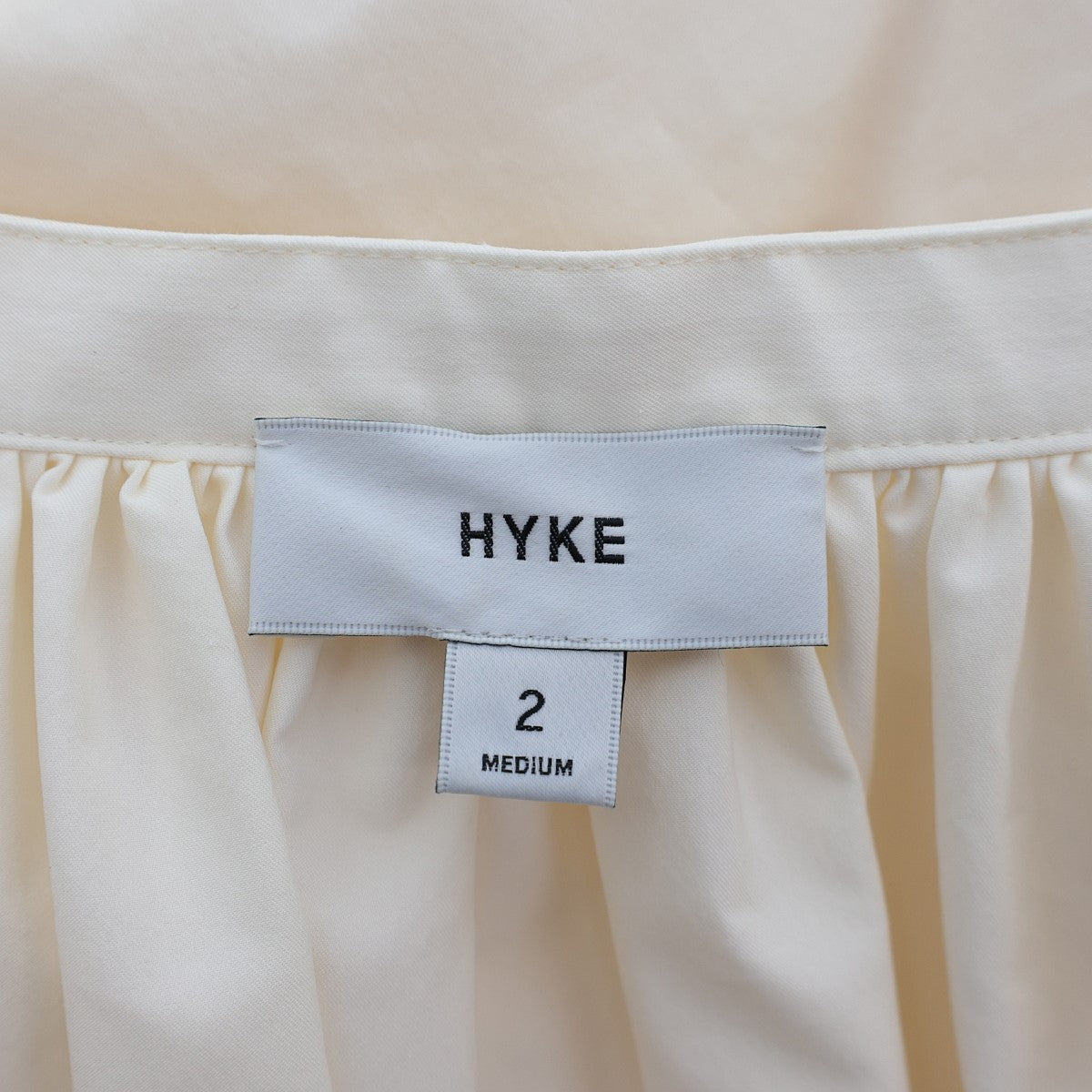 HYKE(ハイク) 22AWT／C GATHERED DRESSバンドカラーシャツワンピース222-16145 222-16145 アイボリー サイズ  2｜【公式】カインドオルオンライン ブランド古着・中古通販【kindal】