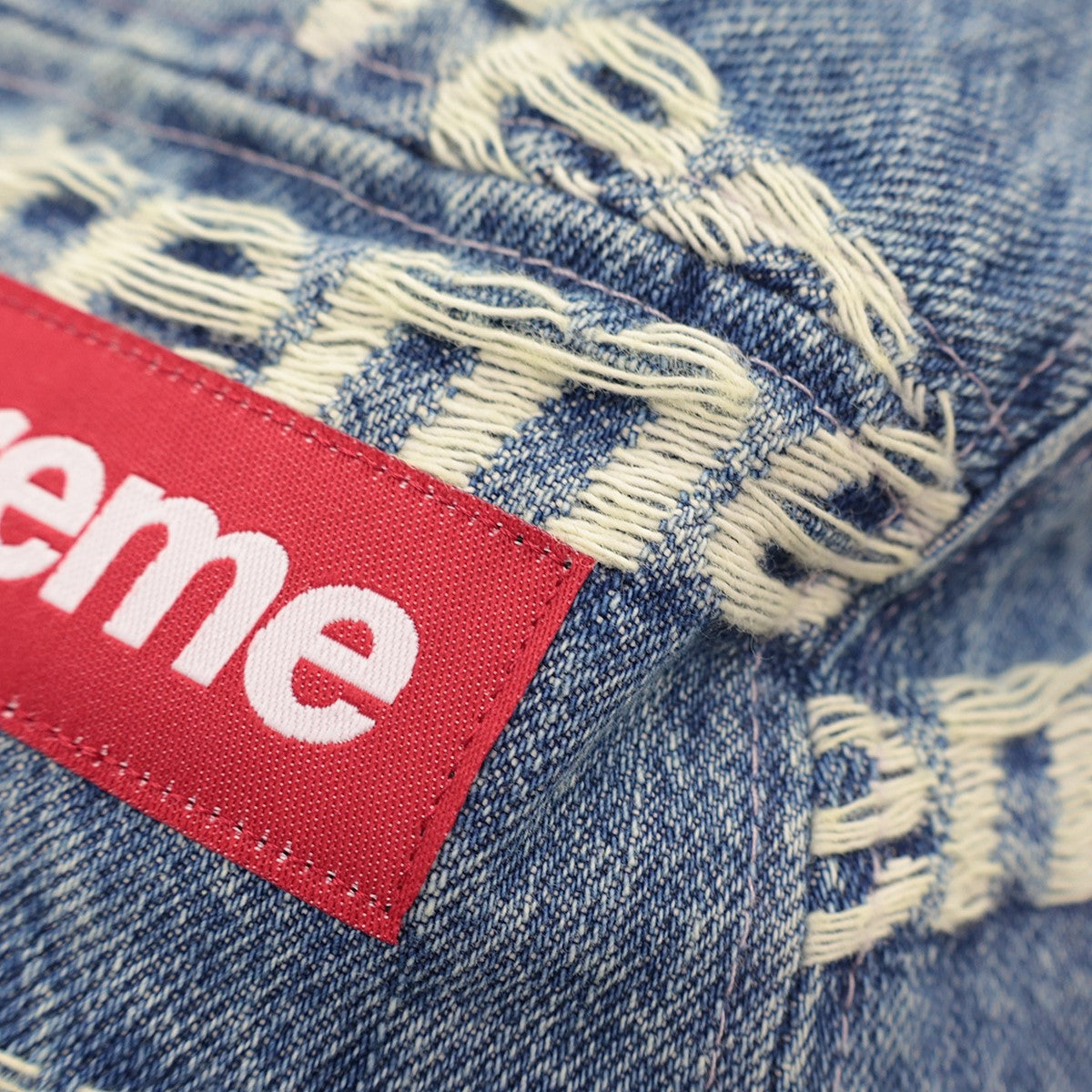 Supreme(シュプリーム) Frayed Logos Denim Camp Capデニムキャップ インディゴ サイズ  14｜【公式】カインドオルオンライン ブランド古着・中古通販【kindal】