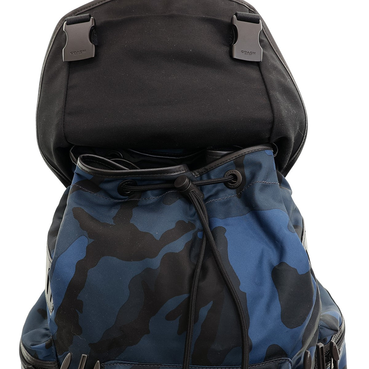 COACH(コーチ) Terrain Trek Pack In Printed Nylonカモ柄バックパック リュックサックF54783 F54783  ネイビー／ブラック サイズ 16｜【公式】カインドオルオンライン ブランド古着・中古通販【kindal】