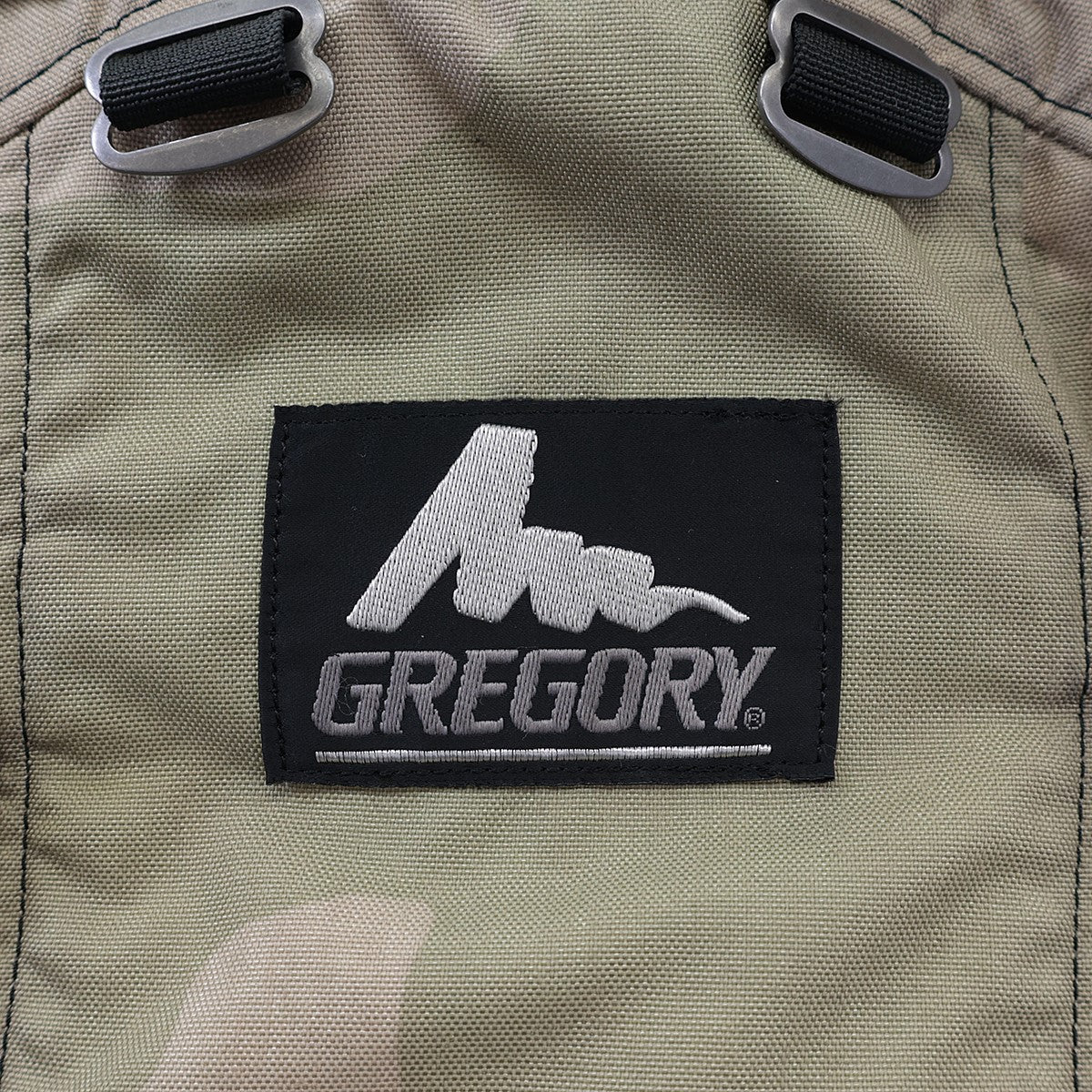 GREGORY(グレゴリー) USA製 銀タグ デイアンドハーフサンドカモフラージュ柄バックパック リュックサック  ベージュ／カーキ等｜【公式】カインドオルオンライン ブランド古着・中古通販【kindal】