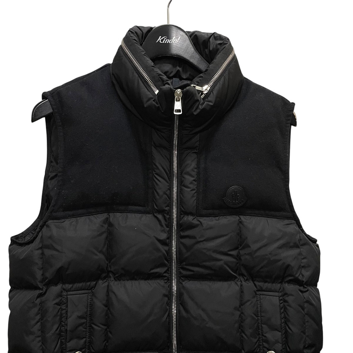 モンクレールのCESAR ダウンベスト C20914330185です。 MONCLER 古着・中古 トップス アイテム