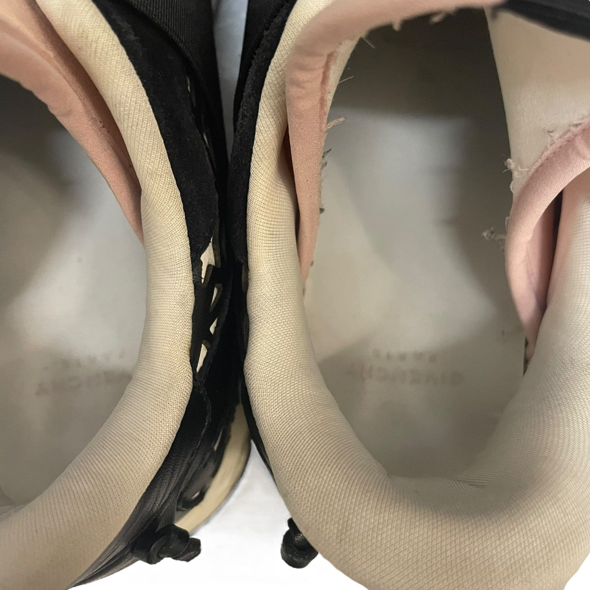 Black and pink runner sneakerスニーカーBE09195145
