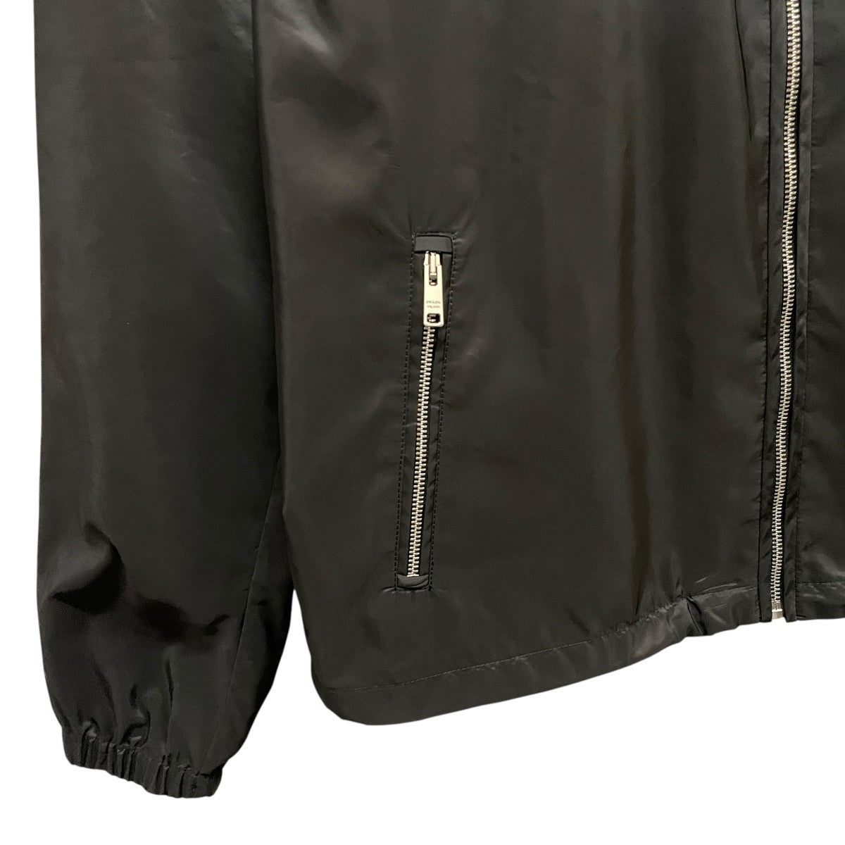 PRADA(プラダ) トライアングルプレートナイロンブルゾン sgn998 r201