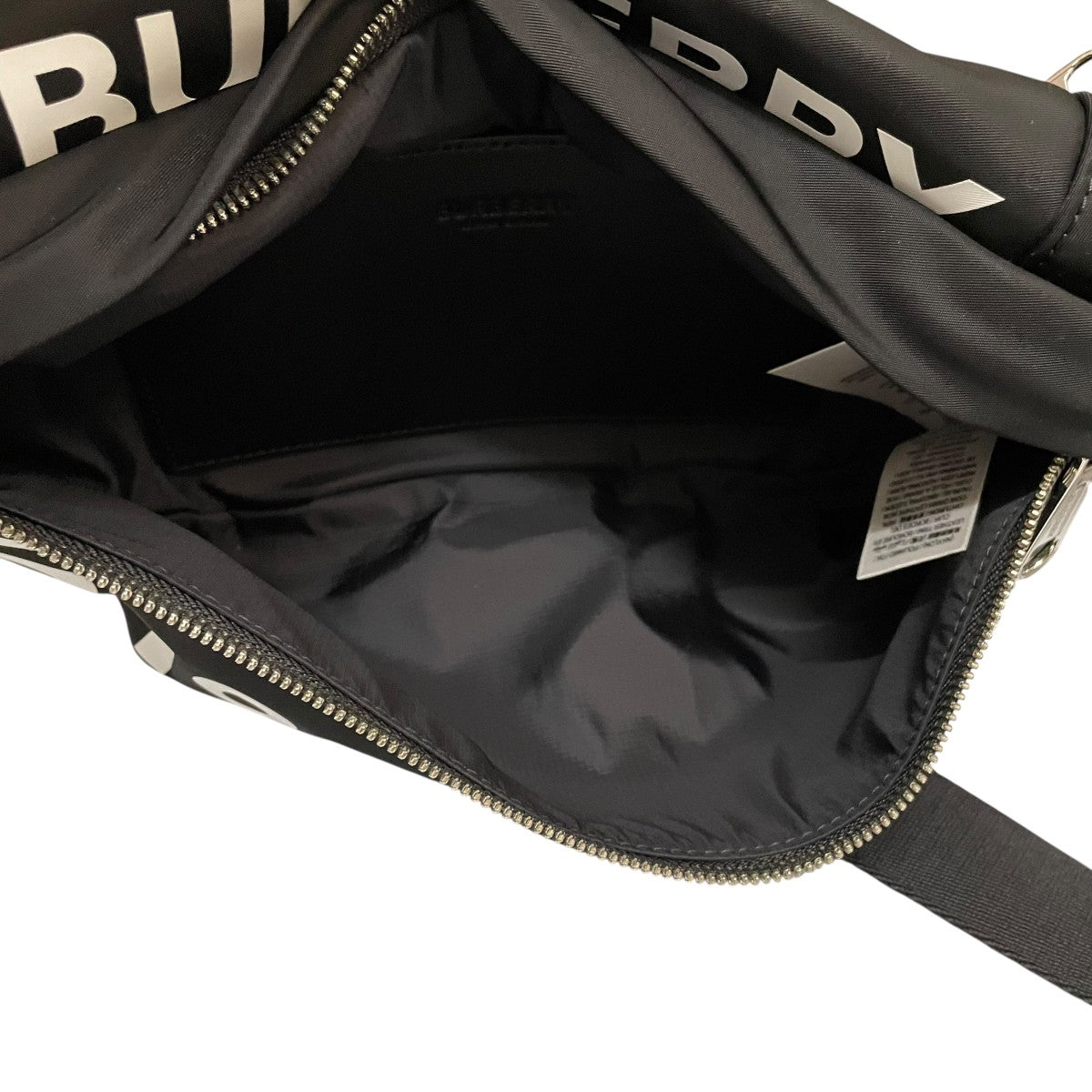 BURBERRY ボディバッグ アイボリー・ブラック BURBERRY バーバリー ボディバッグ ウエストバッグ ナイロン