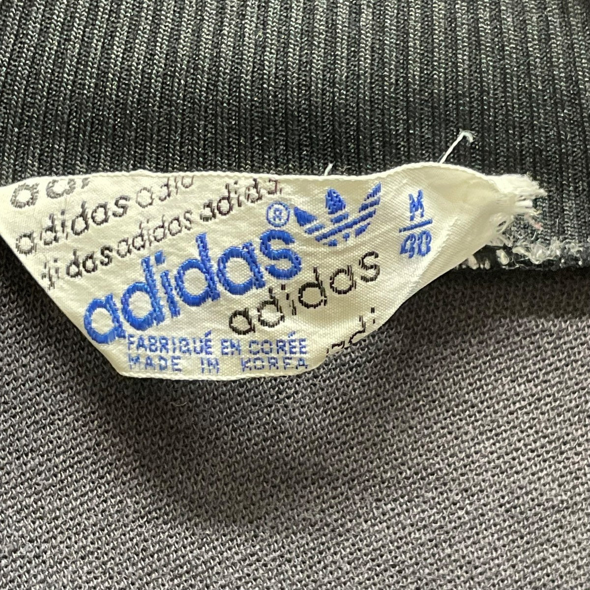 トラックジャケット