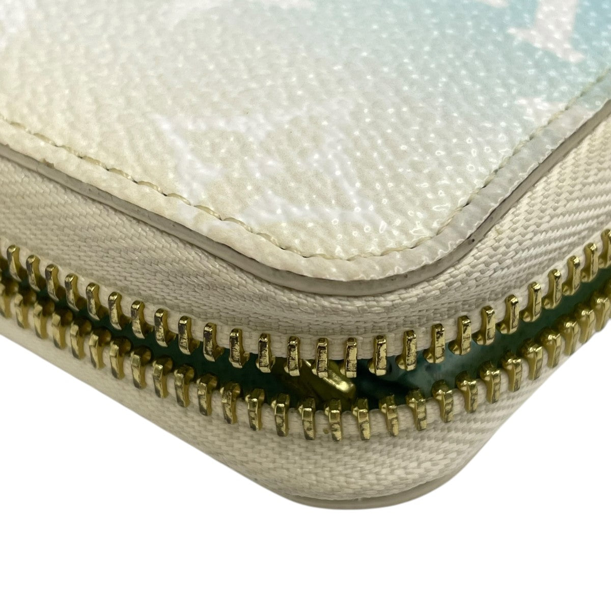 ジャイアントバイザプールジッピー長財布M80360