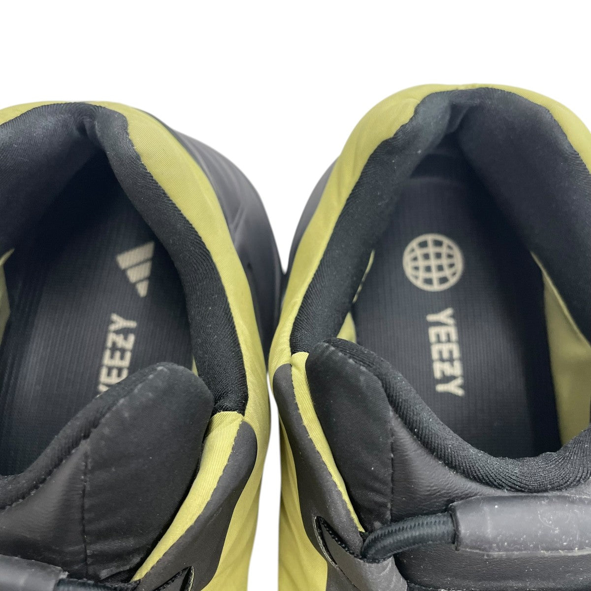 YEEZY 700 MNVNスニーカーGW9525