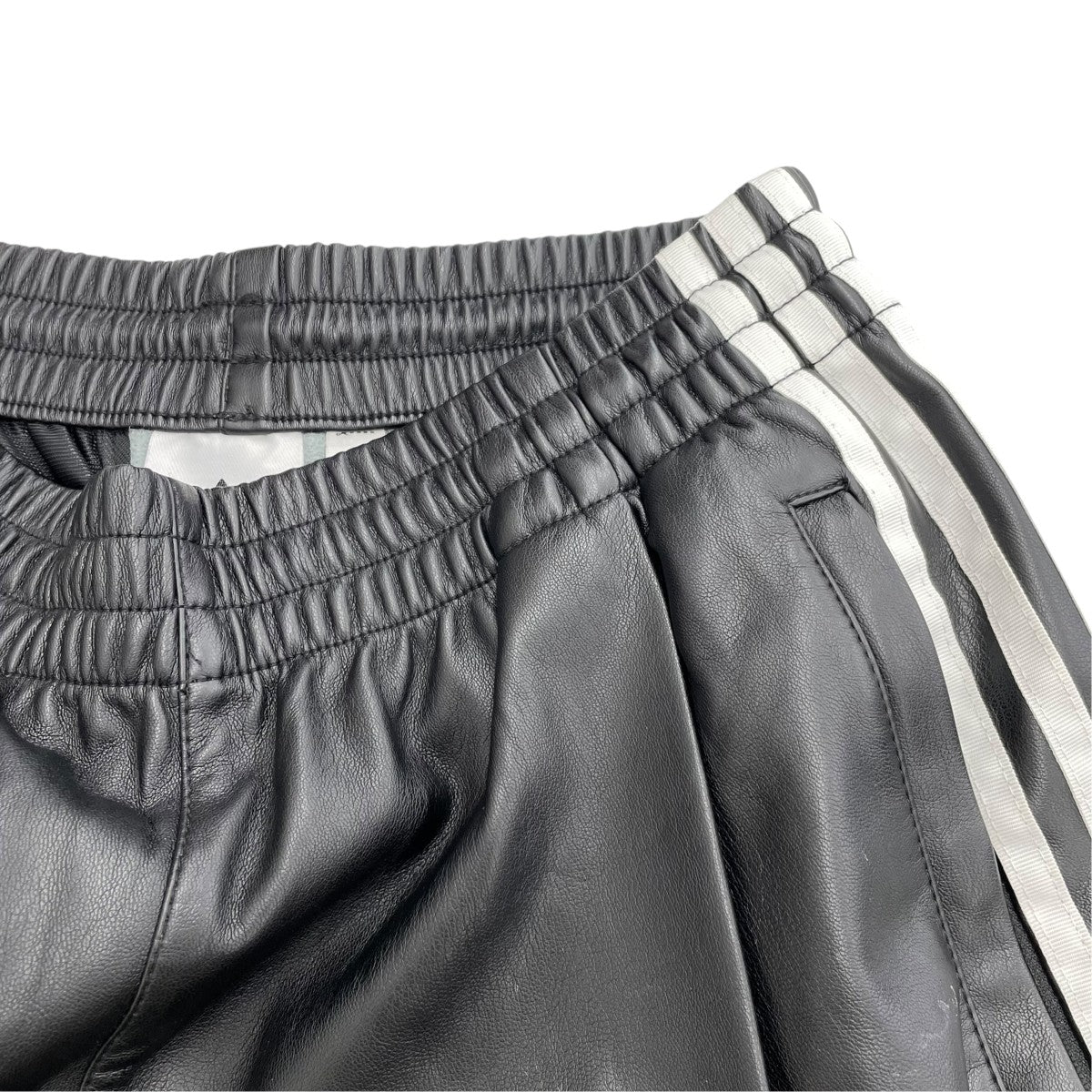 adidas フェイクレザーハーフパンツIZ4043 古着・中古-3枚目のアイテム画像
