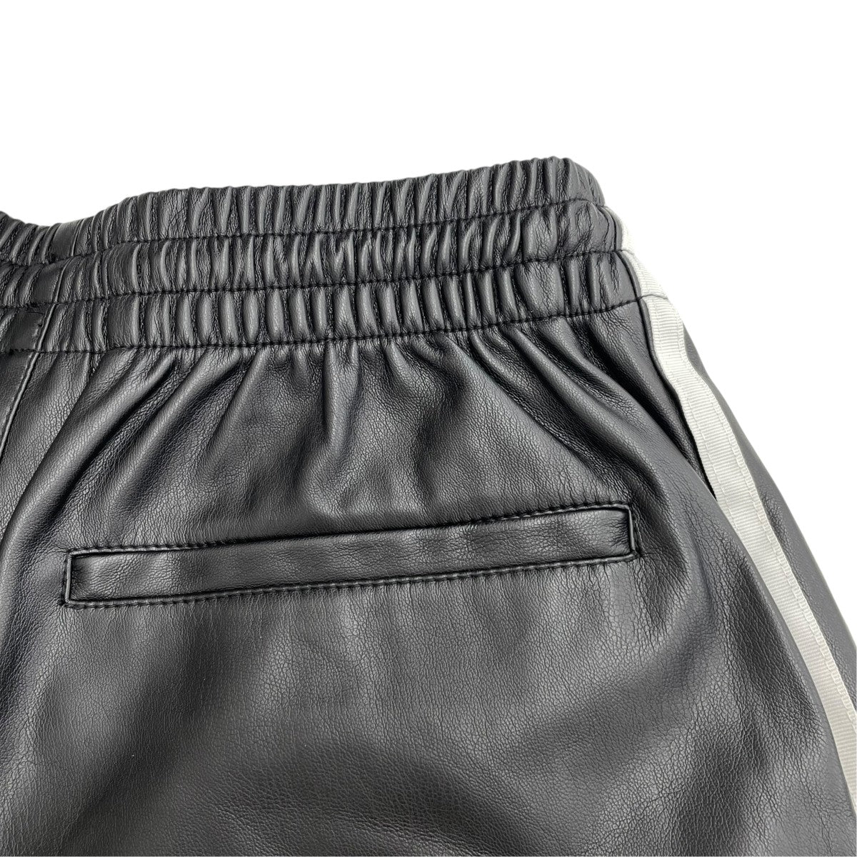 adidas フェイクレザーハーフパンツIZ4043 古着・中古-4枚目のアイテム画像