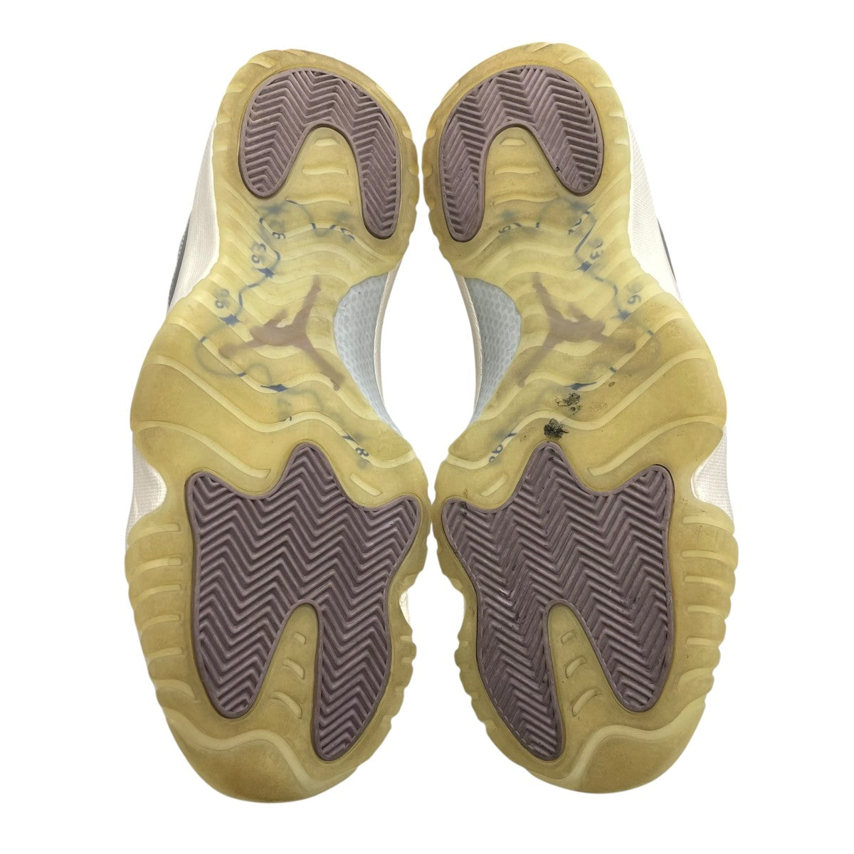 AIR JORDAN 11 RETRO LIGHT BONEハイカットスニーカーiq3459-072