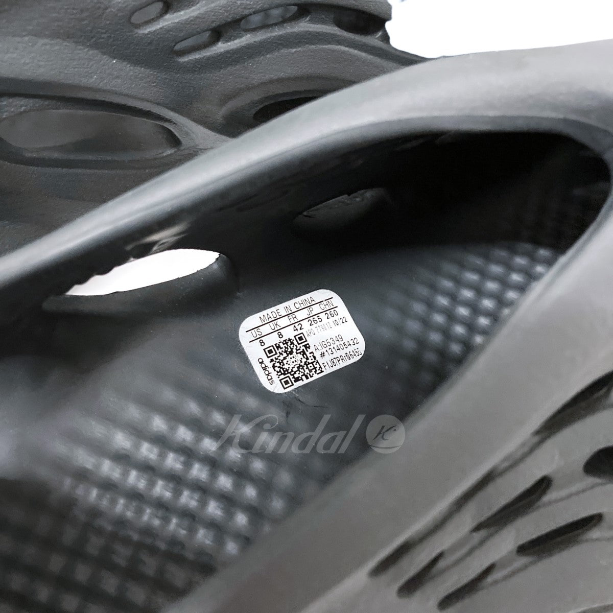 adidas(アディダス) YEEZY Foam Runner サンダル IG5349 IG5349 グレー ...