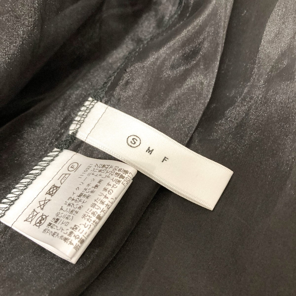 AMERI　ルーズガウンコート　ノーカラー　裏地総柄　スリット　ドレープ アメリ AMERI ルーズガウンコート ノーカラー 裏地総柄 スリット