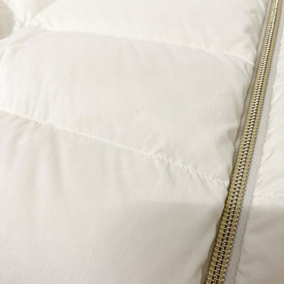 【美品】ヘルノ　ダウンコート　切り替え　アイボリー　Sサイズ　ウール　40サイズ HERNO - HERNO ダウンコート レディース ウール切替 アウターの