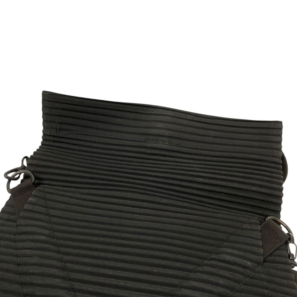 ISSEY MIYAKE(イッセイミヤケ) PLEATS FLAT BAG 3ショルダーバッグ 