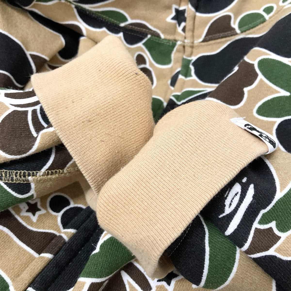 A BATHING APE(アベイシングエイプ) カモフラ柄ジップパーカー