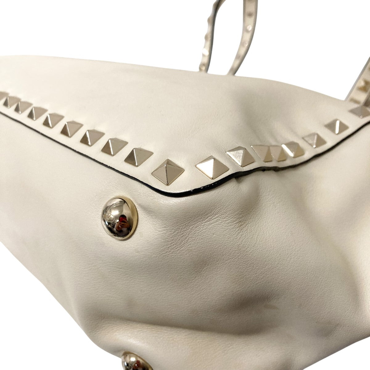 VALENTINO ホワイト スタッズ ショルダーバッグ VALENTINO(ヴァレンチノ) スタッズショルダーバッグBL K037B0L2