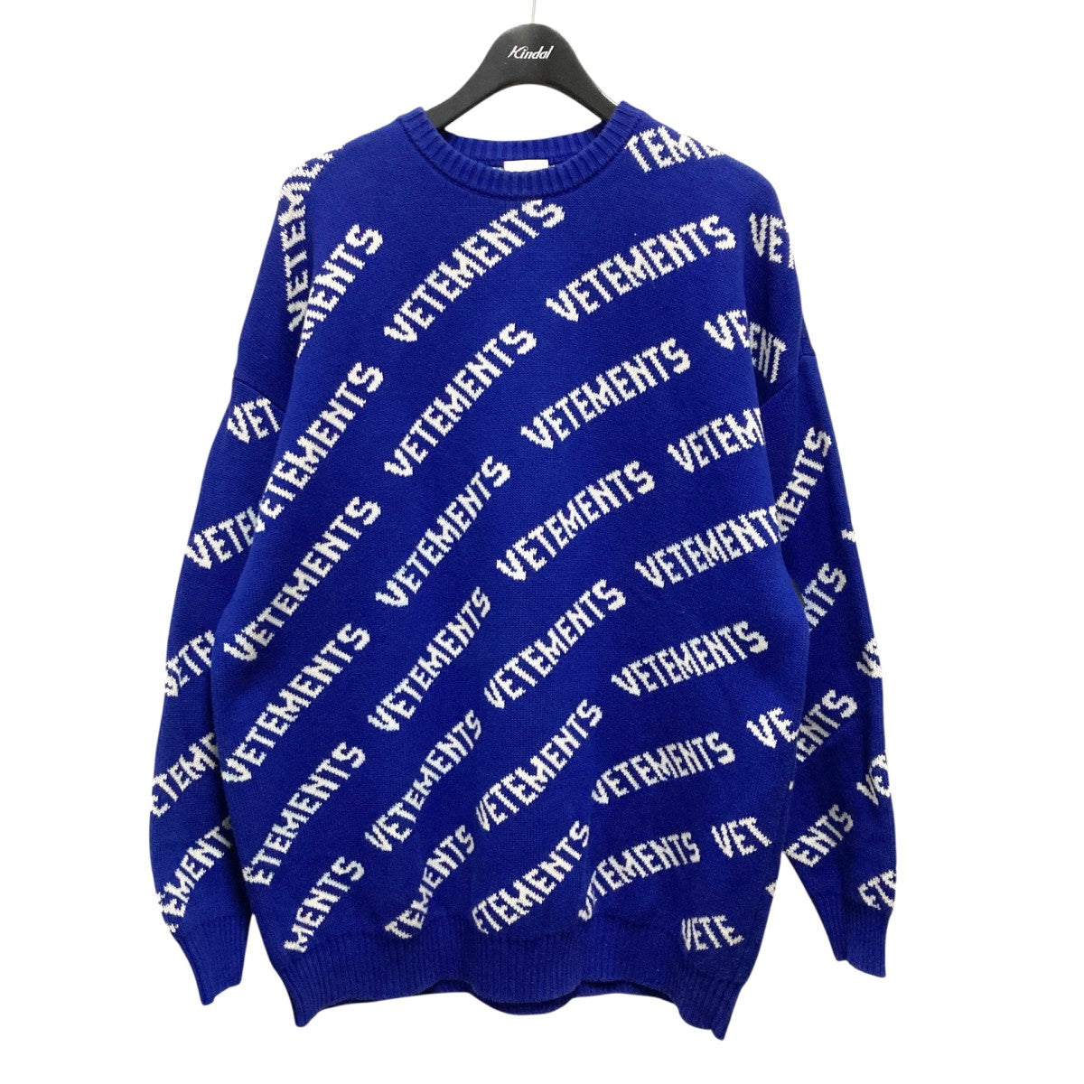 VETEMENTS ALL OVER LOGOカシミヤ混ロゴニットUE51KN200N 古着・中古-1枚目のアイテム画像