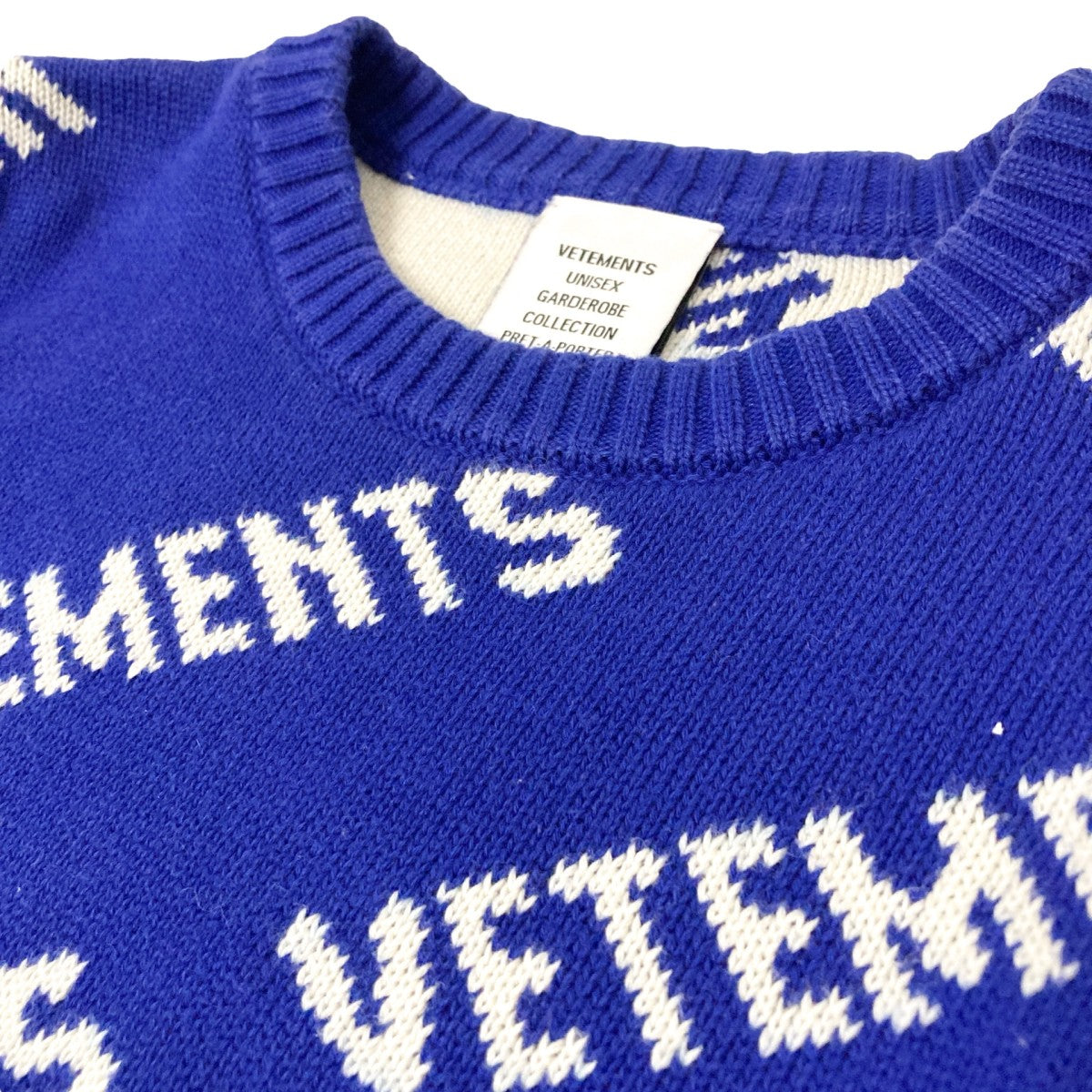 VETEMENTS ALL OVER LOGOカシミヤ混ロゴニットUE51KN200N 古着・中古-3枚目のアイテム画像