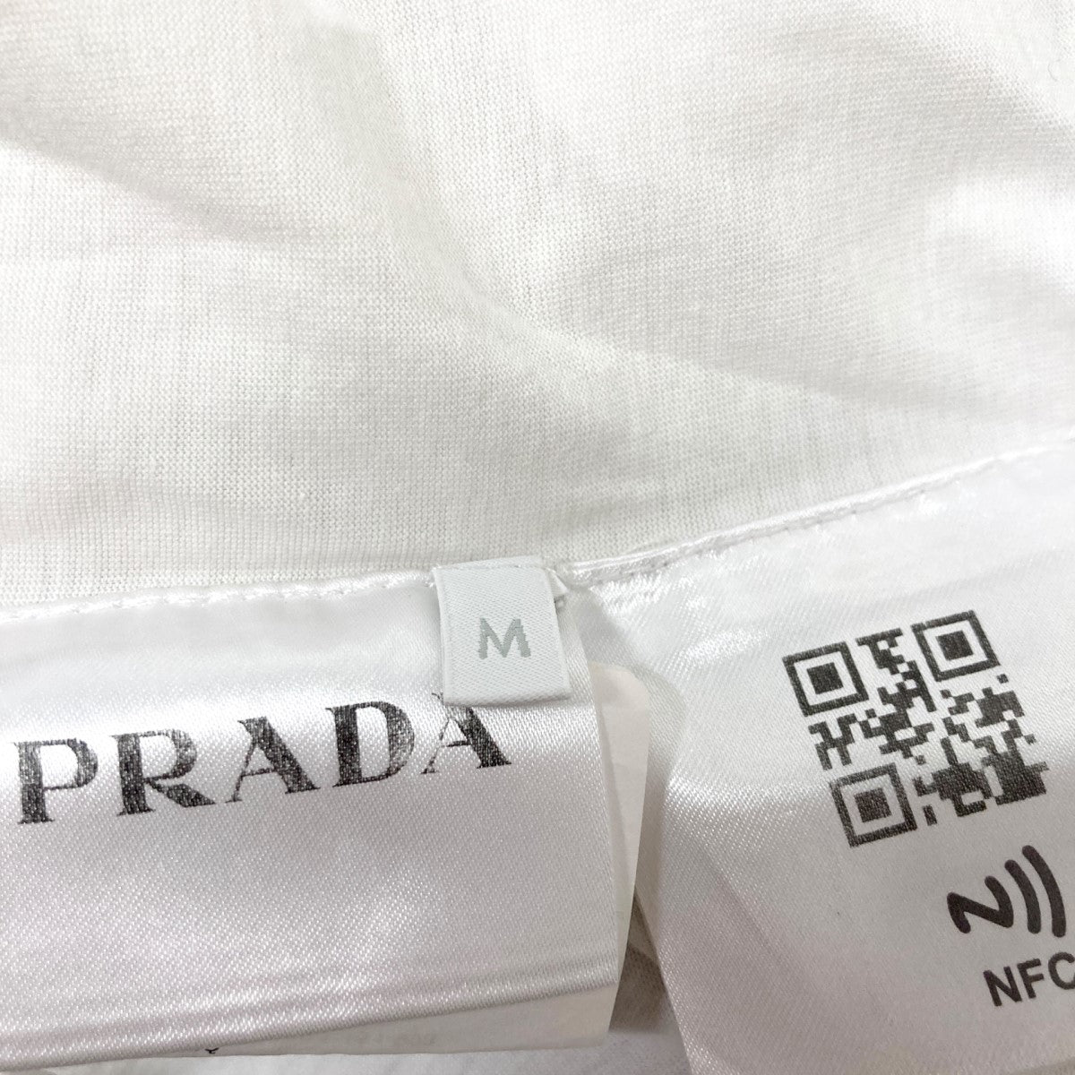 最終お値下げ！PRADA ホワイト シャツ ウエストゴム付き PRADAユニセックス ホワイト Tシャツ ポケット付き - メルカリ