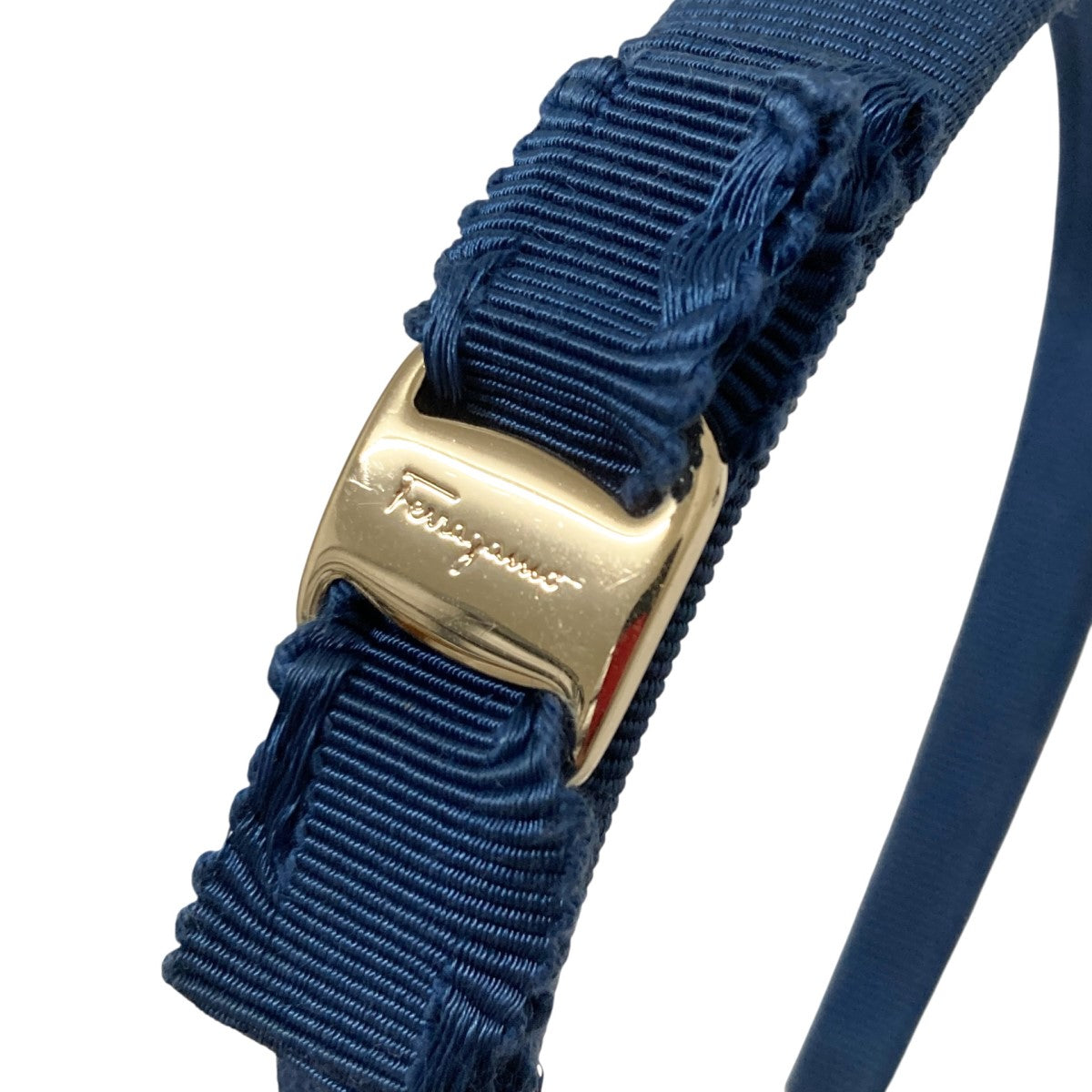 Ferragamo(フェラガモ) ヴァラリボンカチューシャ ネイビー｜【公式