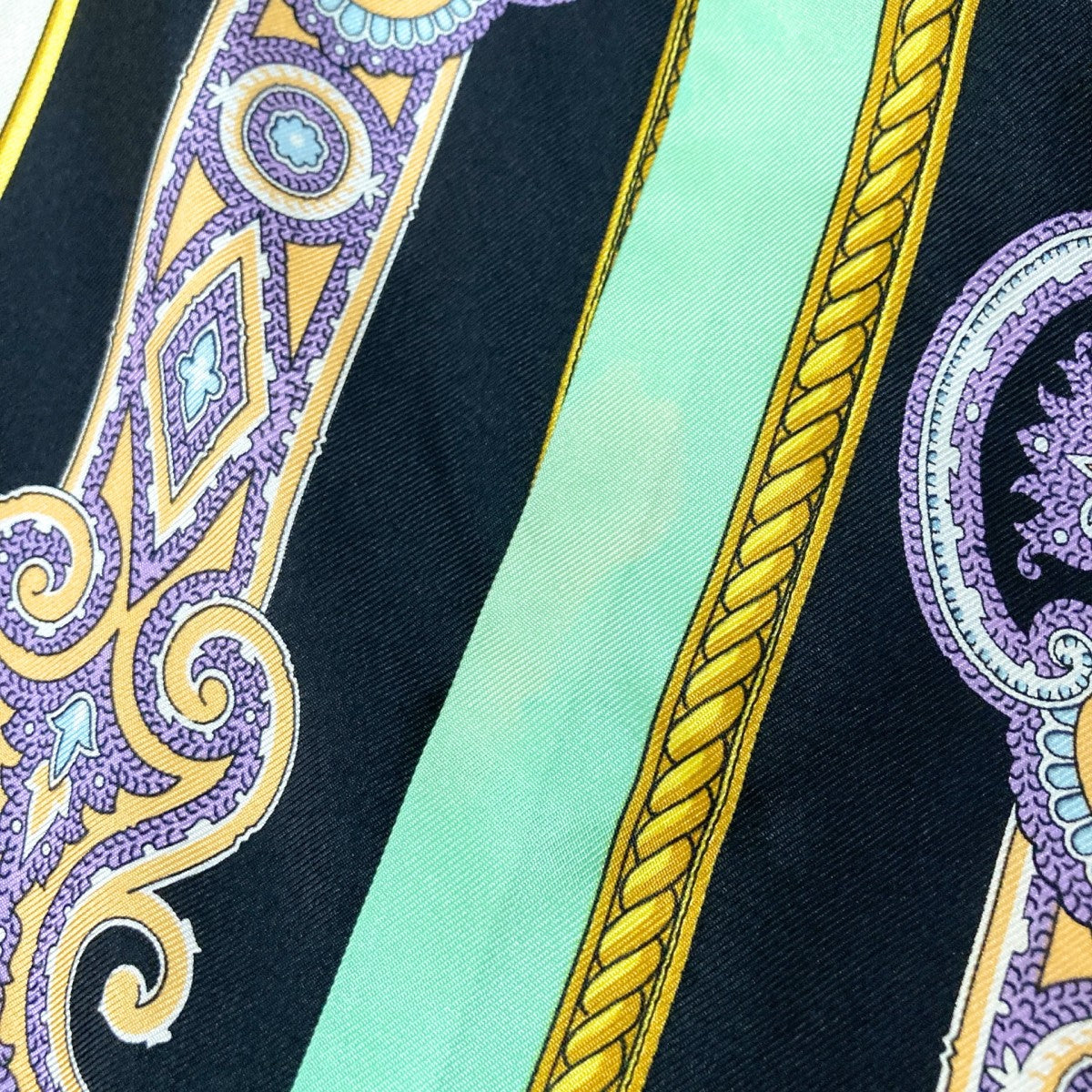 【入手困難】ヴェルサーチGIANNI VERSACE 総柄シャツ　シルク100% 入手困難】ヴェルサーチGIANNI VERSACE 総柄シャツ シルク100