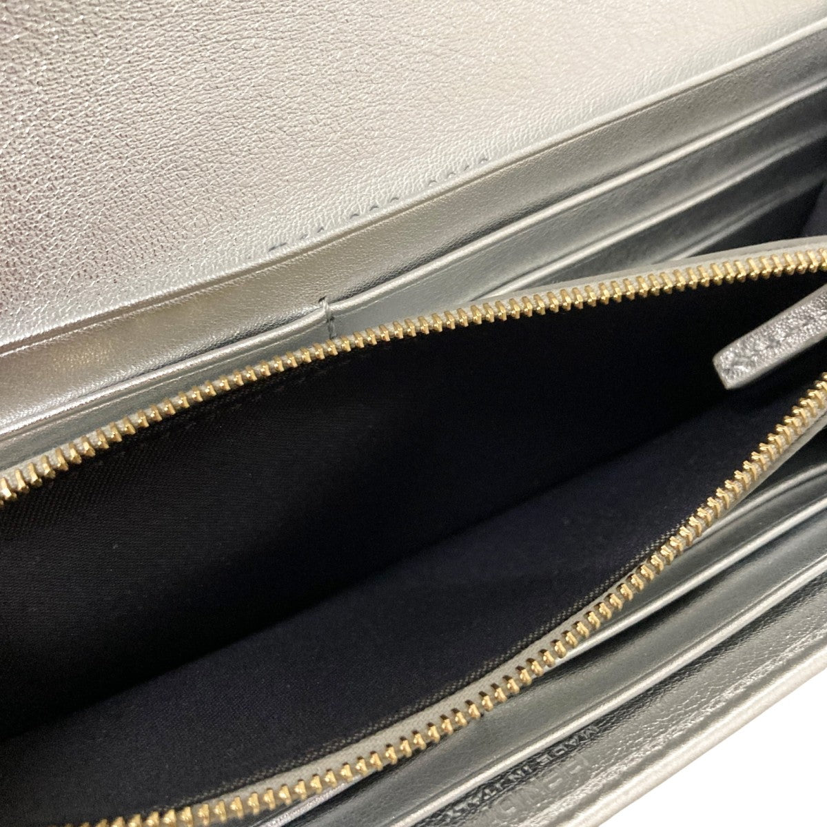 FENDI(フェンディ) エンボスロゴ長財布8M0251 8M0251 シルバー｜【公式