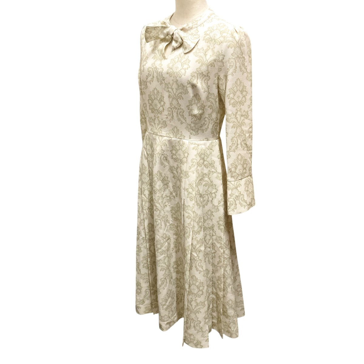 CELFORD(セルフォード) オーナメント柄 ボウタイプリーツワンピース総