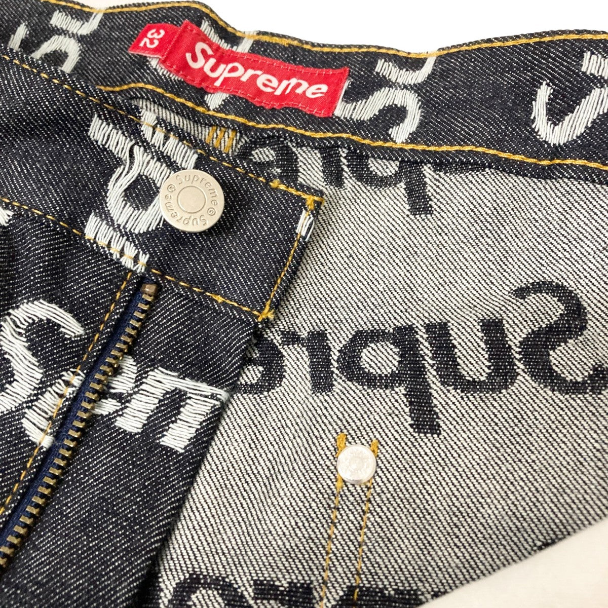 Supreme(シュプリーム) Jacquard Logos Double Kneeデニムパンツ