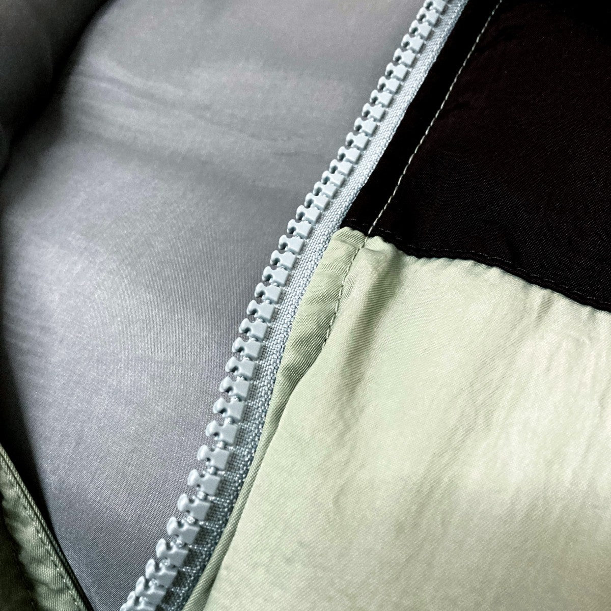 SLEEPING DOWN VESTダウンベストREVE 004
