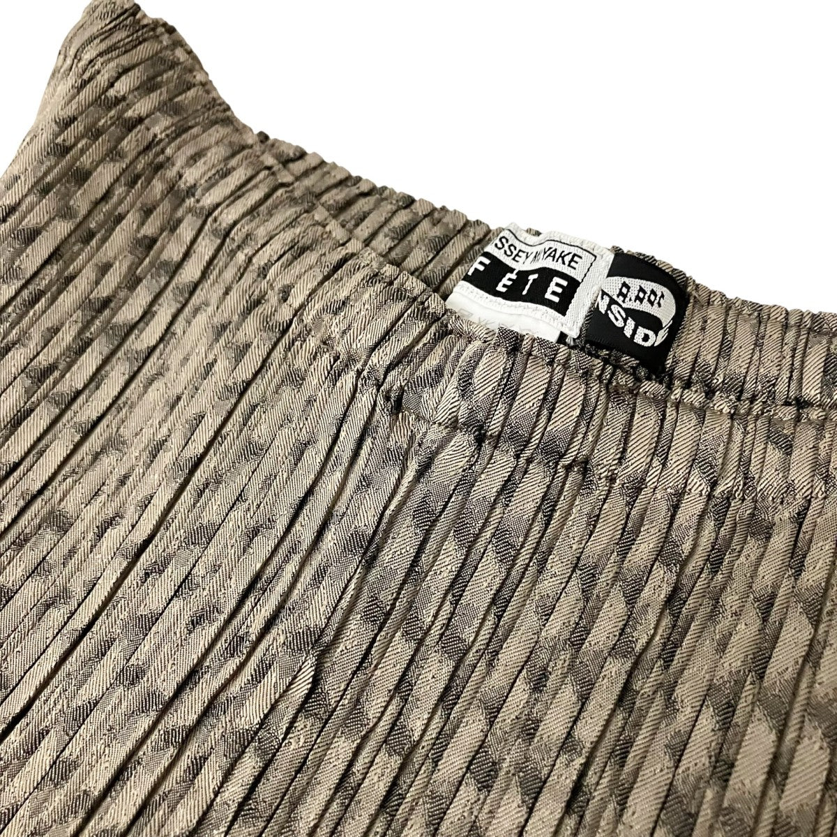 ISSEY MIYAKE FETE(イッセイ ミヤケ フェット) プリーツパンツ