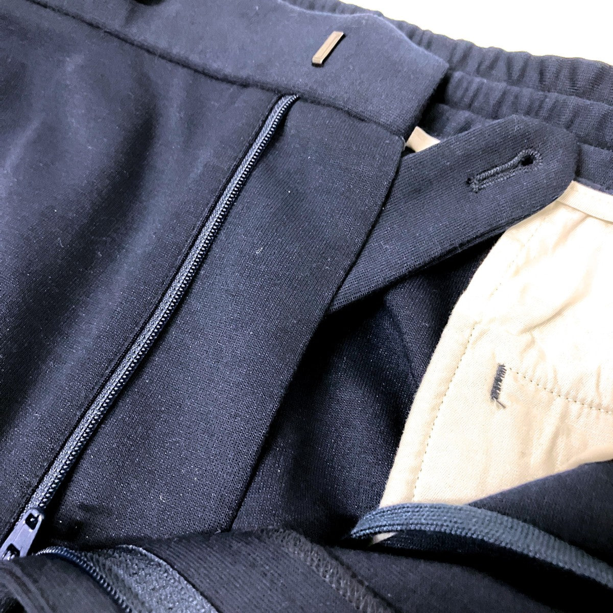 タックパンツ