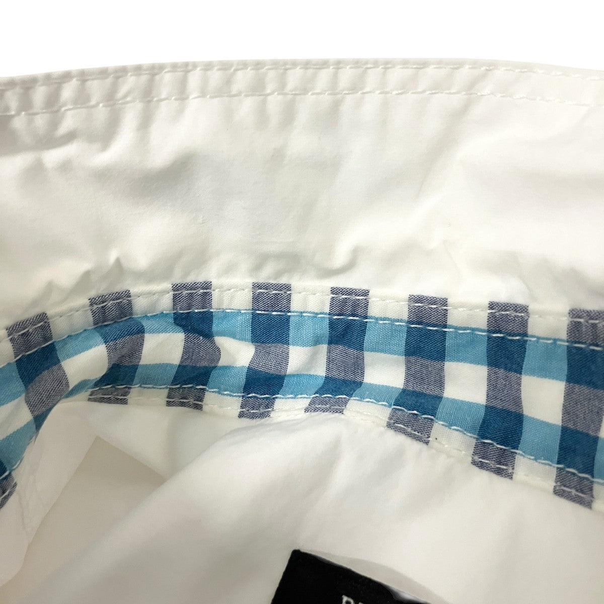 少々着用感が見受けられます。ユーズド商品となりますので多少の状態変化はご理解ください。D1M08 707 02